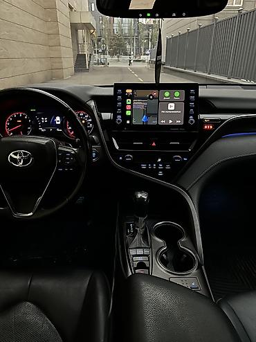 бюджетные авто: Toyota Camry: 2021 г., Бензин — 3