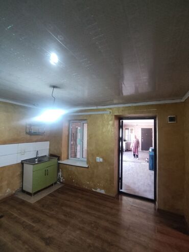 сдаю дом на длительный срок рядом просп жибек жолу бишкек: 40 м², 2 комнаты, Подвал, погреб, Забор, огорожен