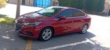 Chevrolet: Chevrolet Cruze sedan – qırmızı (metalik) rəngdə, 4 qapı, arxa “CRUZE” — 5