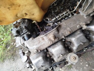 Sbor motorlar və silindr başlıqları: Ağır texnika üçün dizel mühərriki - 6 silindrli, V tipli quruluş - — 2