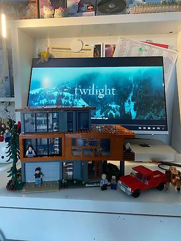 Игровые комплексы: LEGO Ideas 21355 «Twilight: Дом Калленов ORIGINAL DUBAI LEGO STORE”— — 3