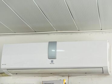 kondisioner şkaf tipli: Kondisioner Electrolux, 100-dən çox kv. m, Split sistem, Kredit yoxdur