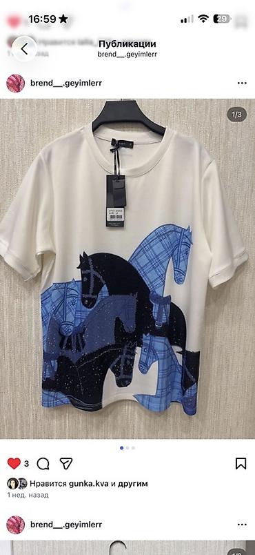 capa: Qadın t-shirt - Rəng: ağ baza - Üzərində böyük ölçülü at motivli — 1
