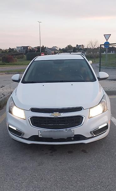 chevrolet cruze motor: Chevrolet Cruze sedan – ağ rəng, şəhər və magistral üçün rahat və — 1