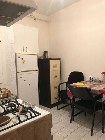 Digər kommersiya daşınmaz əmlakı: Yasamalda 5 mertebeli binanın 1-ci mərtəbəsində yerləşən ümumi sahəsi — 7