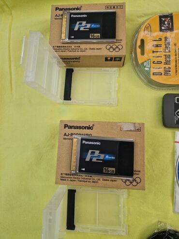 Videokameralar: Panasonic P2 DVCPRO HD peşəkar video kamera + Manfrotto 503HDV tripod — 16