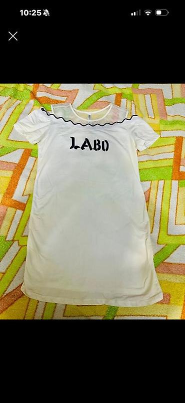 mini etek: Ağ rəngli qadın t‑şortu/mini don - Ön hissədə “LABO” yazısı.0 - Yuxarı — 1