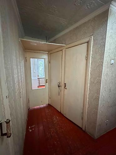 цена ош: 2 комнаты, 43 м², Ошский рынок / базар Индивидуалка, 2 этаж, Требуется ремонт — 5