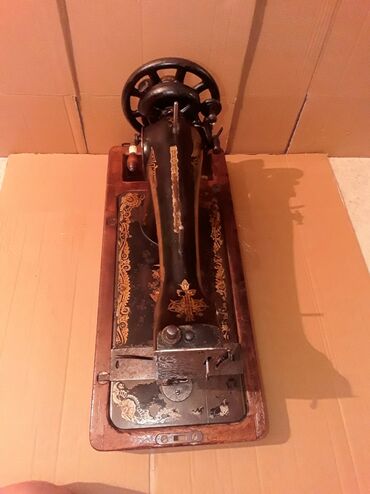 Qədim tikiş maşınları: Qədimi tikiş maşını "Qosşveymaşına" satılır.SSRİ 1923-25 illər.İşlək — 15