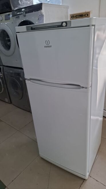 Kondisionerlər: Indesit iki qapılı soyuducu - Brend: Indesit - Rəng: ağ - Üst hissə
