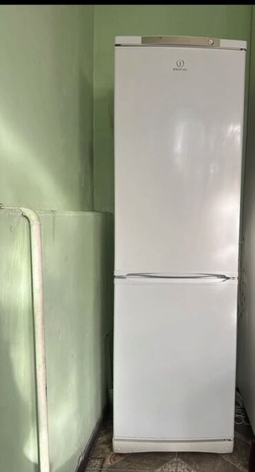 ноутбуки apple цена в бишкеке: Холодильник Indesit, Двухкамерный
