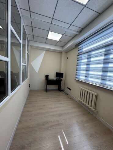 Офисы: Сдаю Офис, 170 м², В бизнес центре, С отдельным входом, 1 линия, С оборудованием — 5