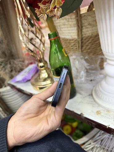 apple ipad air 4: Смартфон с плоскими гранями и корпусом тёмно‑синего цвета. Особенности — 3