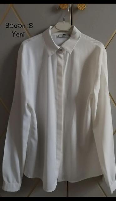 Pencəklər: Ucuz qiymətə hər birinə satıram 1) Qara blazer jakey - Bədən: 34 - — 25