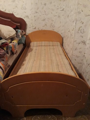 мебель из фанеры: Односпальная Кровать, Б/у