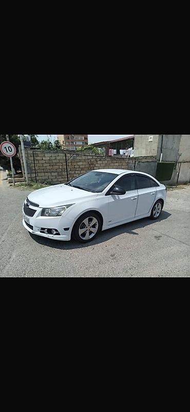 opel astra k: Chevrolet Cruze sedan – ağ rəng, 5 yerlik, ön çəkişli. Texniki və — 1