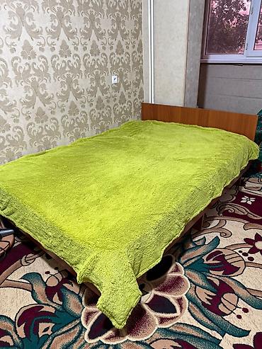 Кровати: Двуспальная кровать, Б/у, С матрасом, длина - 200 см — 1