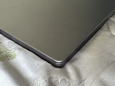 Apple: Apple M3, 8 GB OZU, 14 " — 4