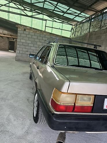 боз белер: Audi 80: 1985 г., 1.8 л, Кол менен иштөөчү, Бензин, Седан — 3