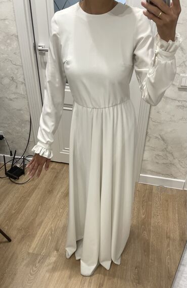 вечернее платье из франции: Кече көйнөгү, Классикалык, Узун модель, Жеңдери менен, S lalafo.kg да вечернее платье из франции: Кече көйнөгү, Классикалык, Узун модель, Жеңдери менен, S