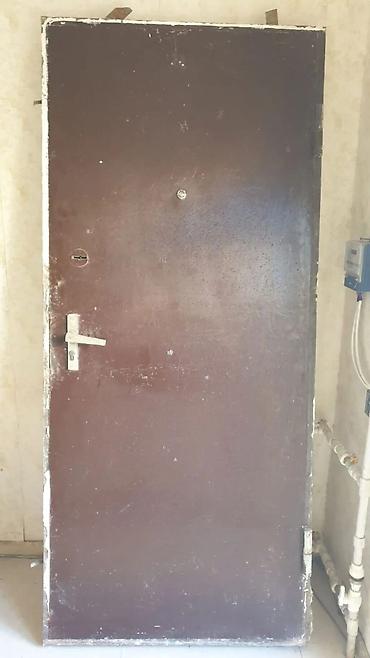 qapi demir qapi seyf qapi: İşlənmiş Giriş qapısı Petlə ilə, Zəmanətsiz, Ünvandan götürmə — 1