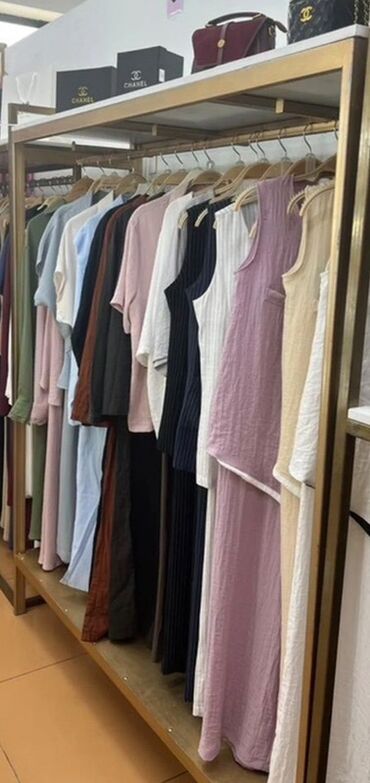 Стеллажи: Продаю кранштейны и зеркало с подсветкой в хорошем состоянии — 1