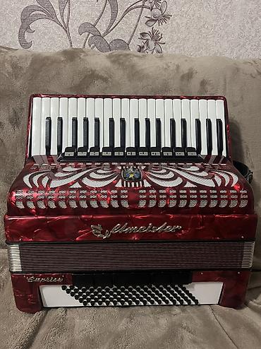 Аккордеоны: Аккордеоны (клавишные баяны) 1) Royal Standard, красный перламутр - — 2