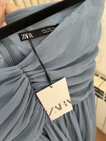 Cinslər: Ziyafət donu, Maksi, Zara, M (EU 38), L (EU 40)
