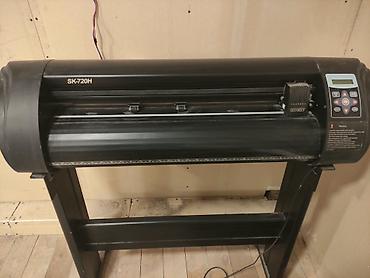 plotter: Plotter kəsim aparatı. Vinil, fleks və sair materialları kəsir. Az — 1