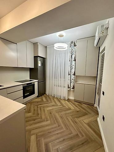 52: 2 комнаты, 52 м², 12 мкр 9 этаж, Дизайнерский ремонт — 9