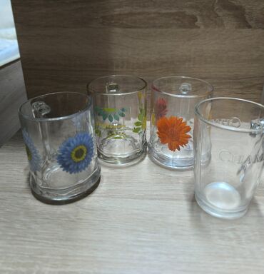 Стаканы: Набор разномастных кружек, 16 штук. За все 600 сом — 12