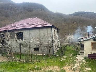 Bağ evlərinin satışı: 🏠 Köhnə ev (tam hazır): 	•	3 otaqlı 	•	2 geniş balkon 	•	Mətbəx, hamam — 9