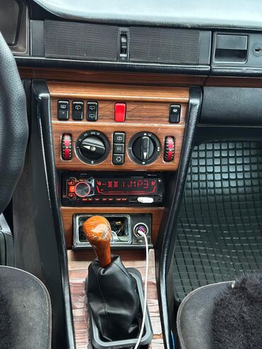 Mercedes-Benz: Mercedes-Benz W124: 1993 г., 3.2 л, Механика, Бензин, Универсал — 8