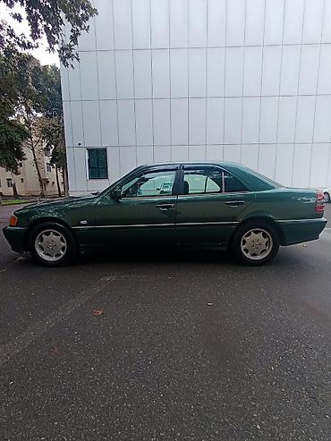 mercedes benz e class w124: Mercedes-Benz C 200: 2 l | 1995 il Sedan — 10