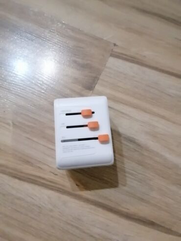 Punjači: Univerzalni putnički adapter TESSAN - Kompaktan all‑in‑one adapter sa — 2