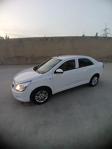 cobalt disk: Chevrolet Cobalt sedan – ağ rəng, kompakt və qənaətcil şəhər — 3
