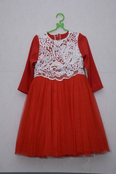 пышные юбки: Детское платье, цвет - Красный, Б/у