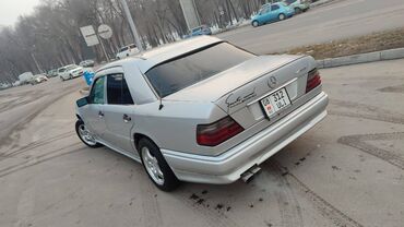 кулиса 124: Mercedes-Benz 220: 1994 г., 2.2 л, Механика, Бензин, Седан