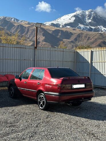 машина балыкчы: Volkswagen Vento: 1994 г., 1.8 л, Механика, Бензин, Седан