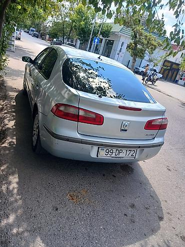 Renault: Renault Laguna sedan, gümüşü rəng. - Kuzov: 4 qapılı sedan, ön və arxa — 2