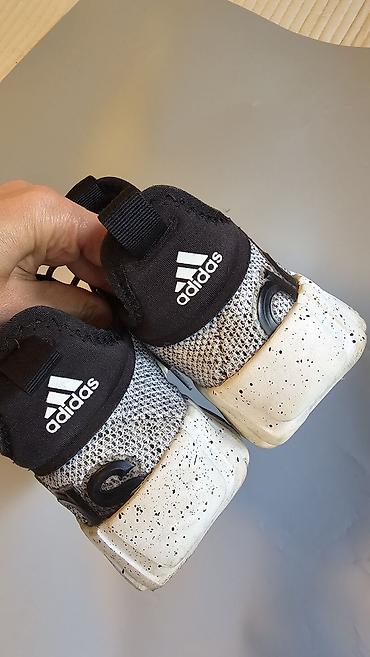 man: Adidas patike za dečaka kupljene u Americi. Jedina mana što je pukla — 4