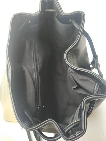torba za laptop: Ženska torba, ranac Novo. Dimenzije 35×29. Crna boja