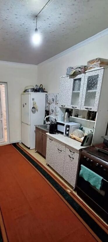 сдаю дом на длительный срок рядом просп жибек жолу бишкек: 55 м², 3 комнаты, Парковка, Забор, огорожен