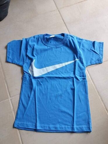 Pamučne majice za dečake. VELIČINE: Nike majica - 12 Šaim se plava
