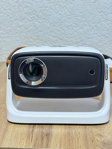 mini pc: Компактный портативный проектор с поворотной подставкой и защитным — 2