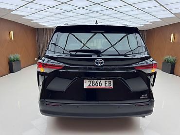 на тойоту: Toyota Sienna: 2022 г., 2.5 л, Автомат, Гибрид, Минивэн — 4