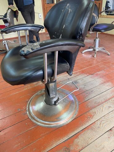 оборудование для парикмахерской: Кресло для парикмахерской