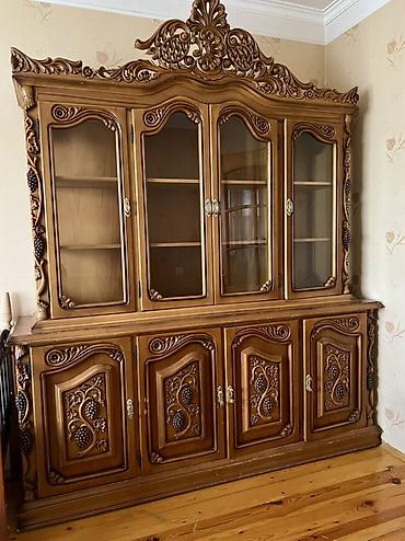 Mağaza avadanlığı: Klassik üslubda böyük vitrin-bufet - Material: tam ağac (qəhvəyi — 2