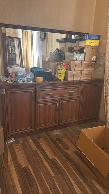 taxta islenmis: Geniş güzgülü klassik bufet/konsol - Material: ağac teksturalı