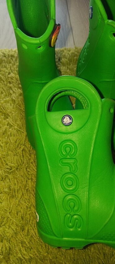 новые кроссовки: Crocs оргинал. 2 пара 200 сомдон 25-26-27 размер.( 4-5-6 жашка туура